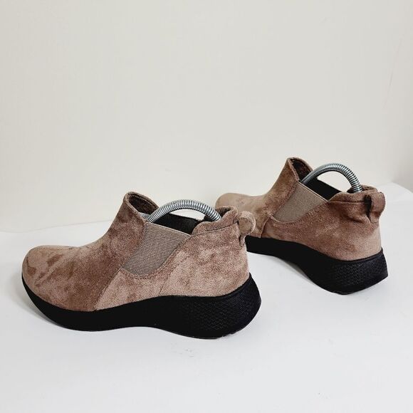 Earth Origins  - Picture 2 of 11